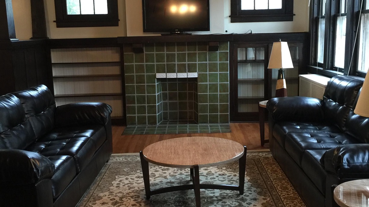 Photo of Livingroom in Greenfield