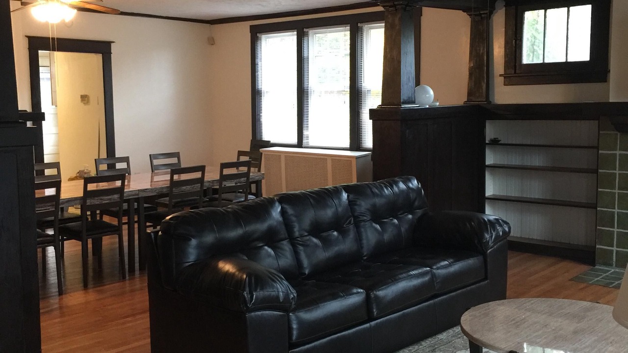 Photo of Livingroom in Greenfield