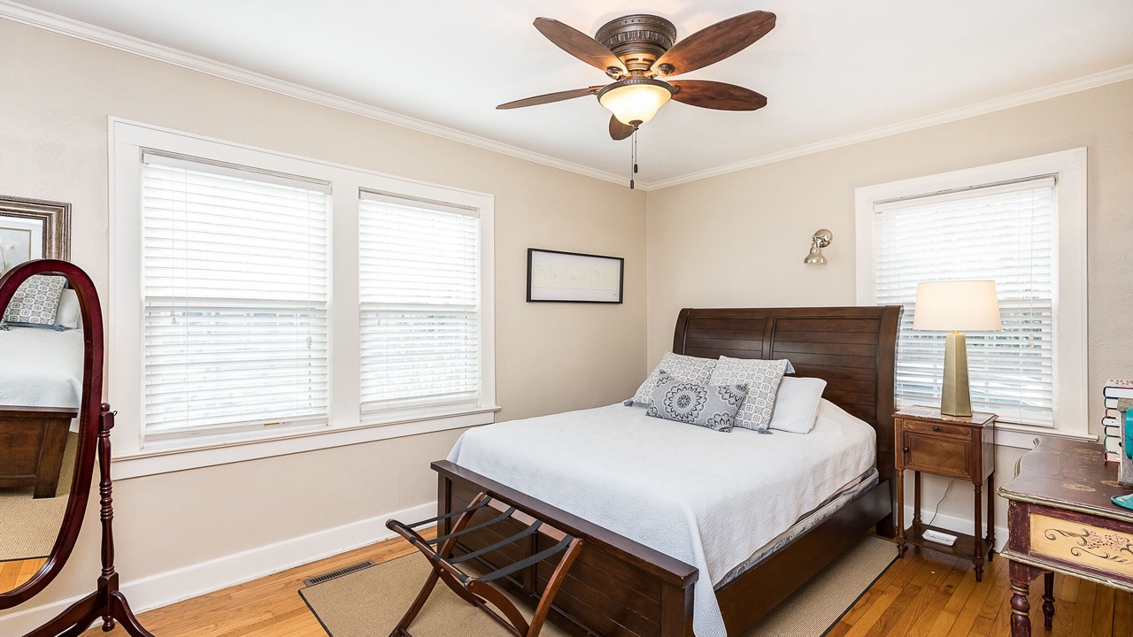 Photo of Bedroom in West Plaza