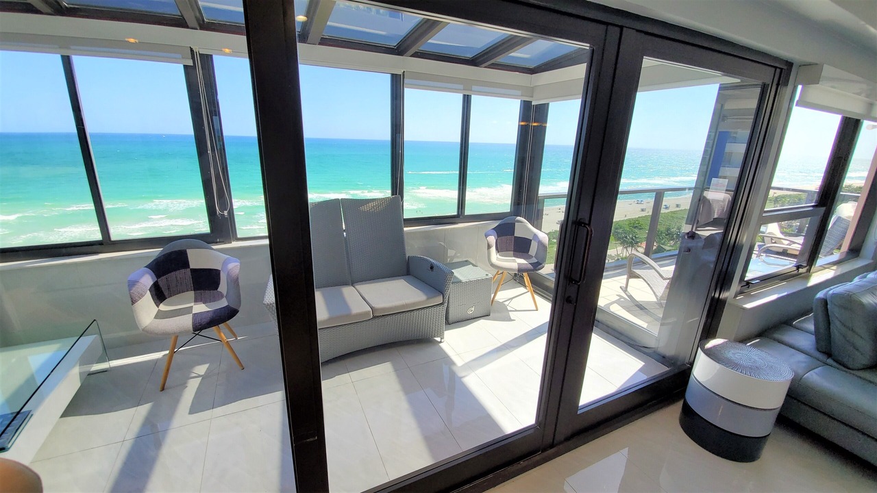 Photo of Livingroom in Mid Beach