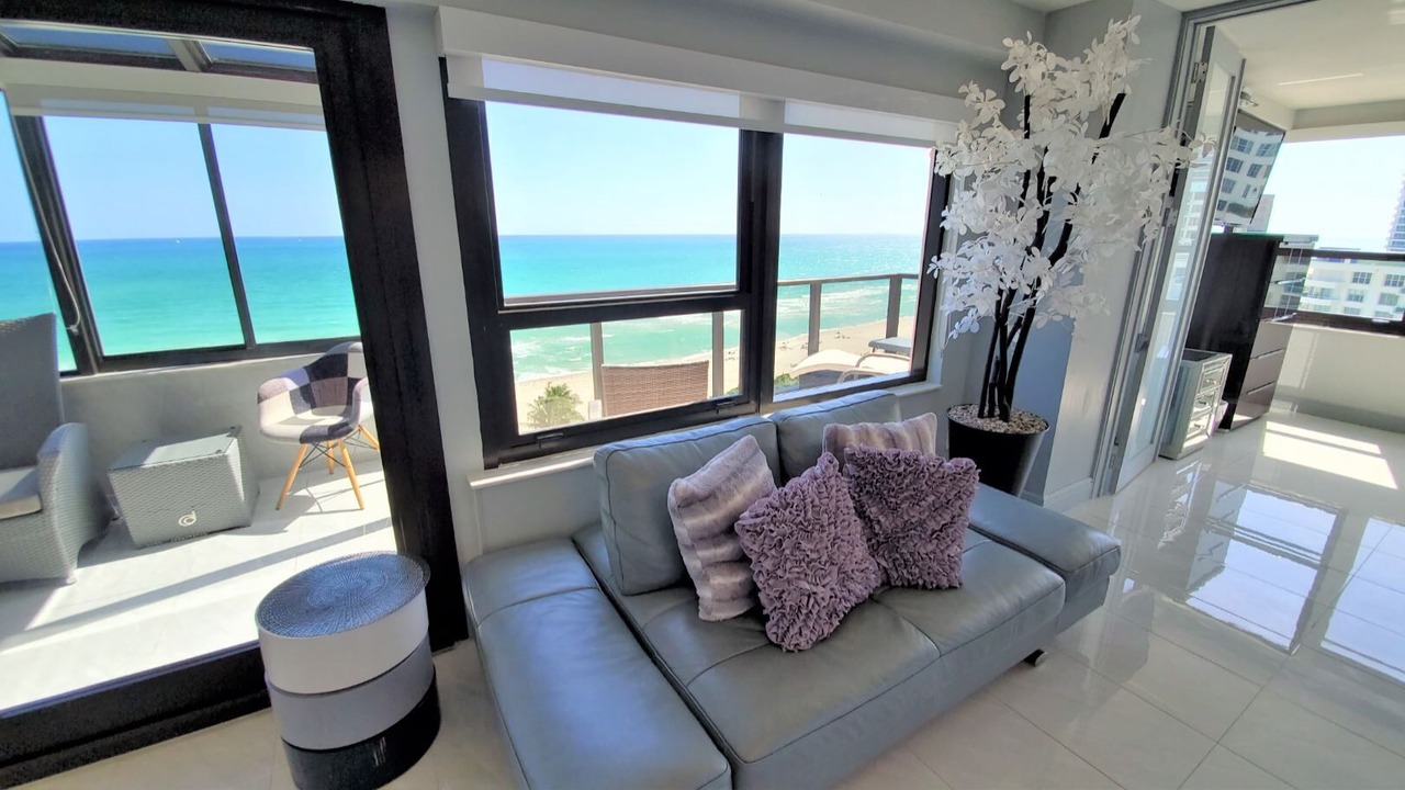 Photo of Livingroom in Mid Beach