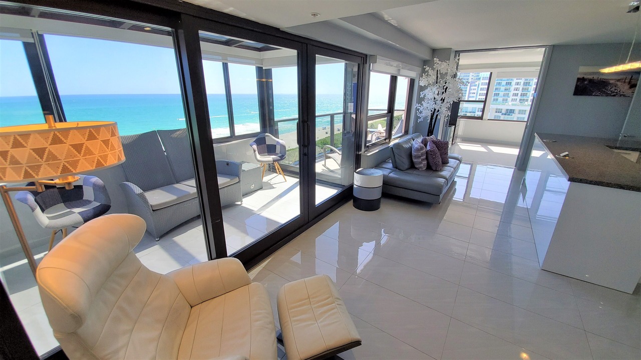 Photo of Livingroom in Mid Beach