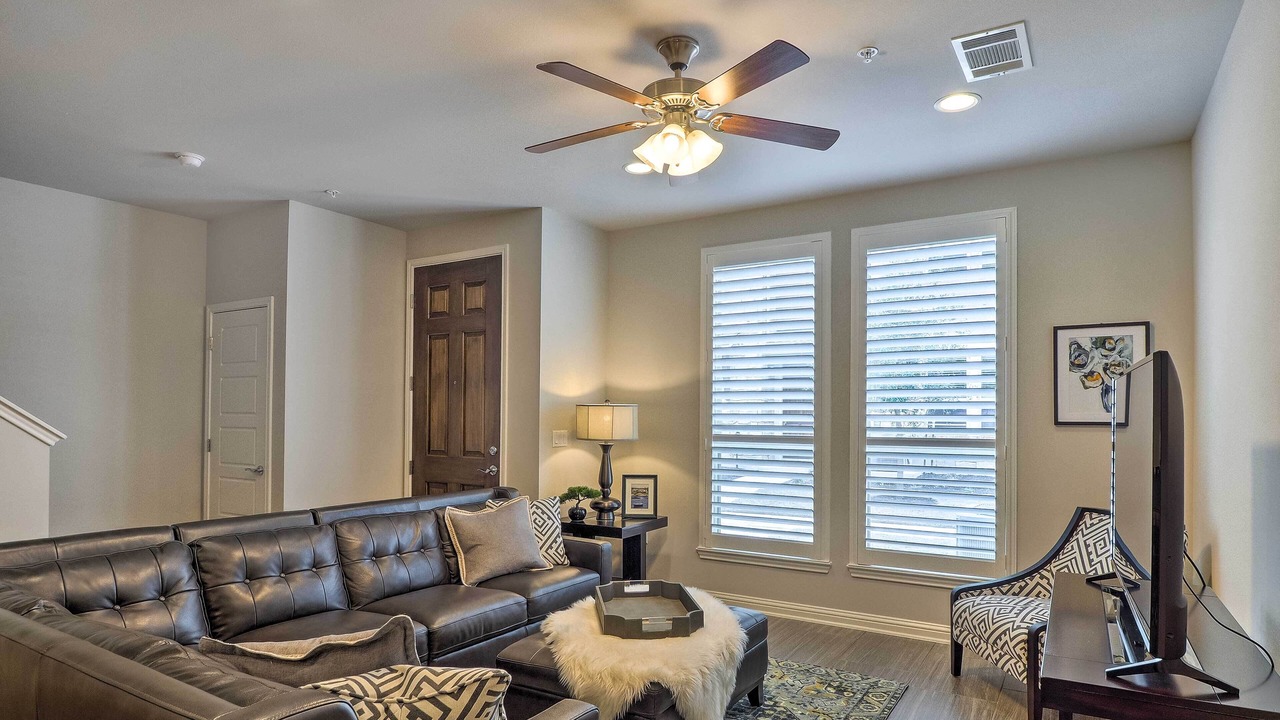 Photo of Livingroom in McNeil