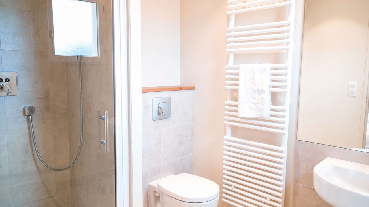 Photo of Bathroom in Castelnau-de-Montmiral