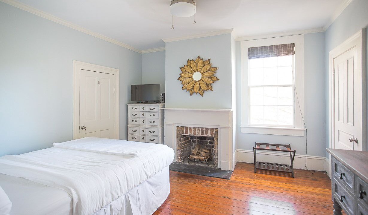 Photo of Bedroom in Historic District - North
