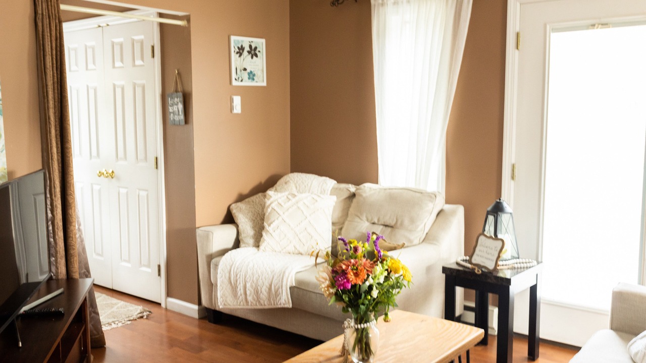 Photo of Livingroom in Brownstown
