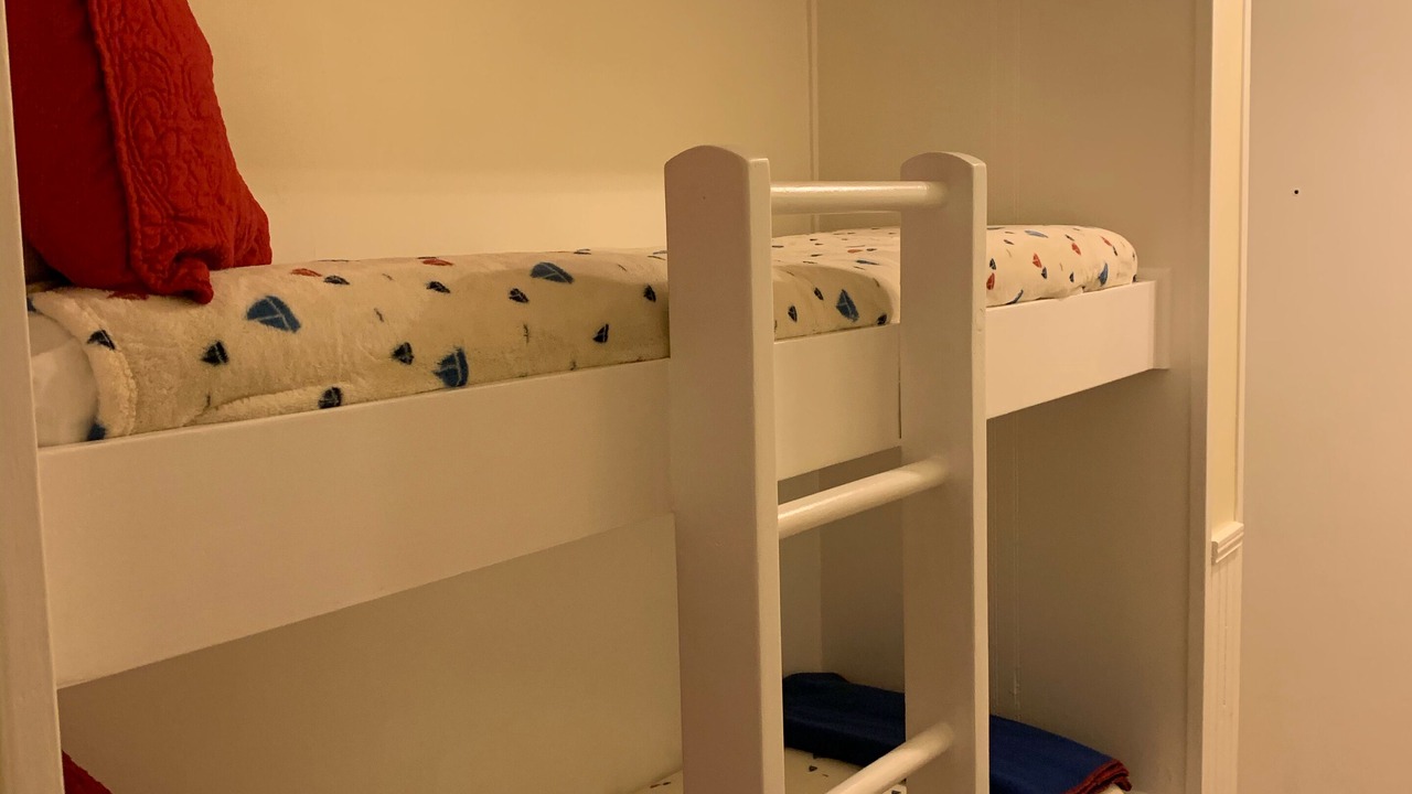 Photo of Bedroom in Folly Field