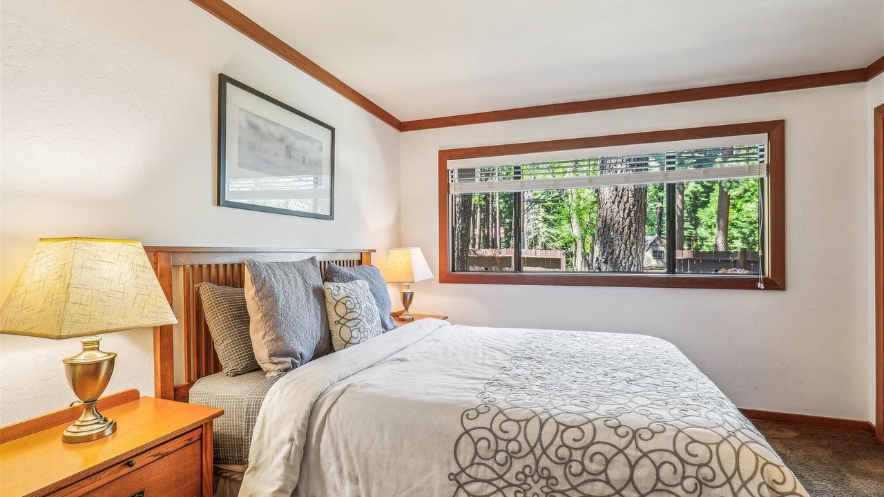 Photo of Bedroom in Lake Forest