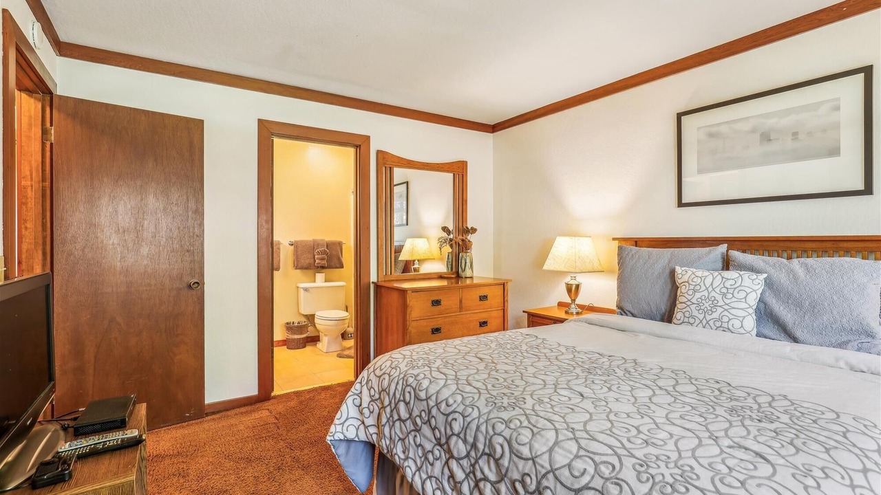 Photo of Bedroom in Lake Forest