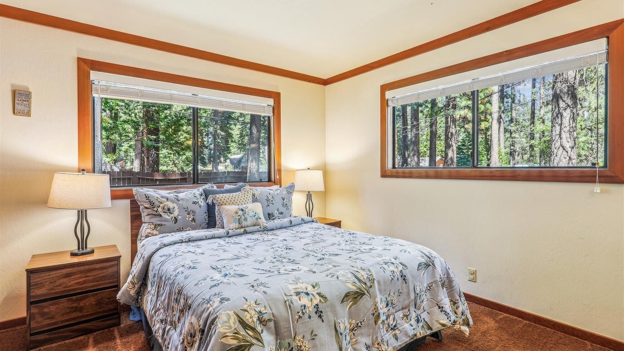 Photo of Bedroom in Lake Forest