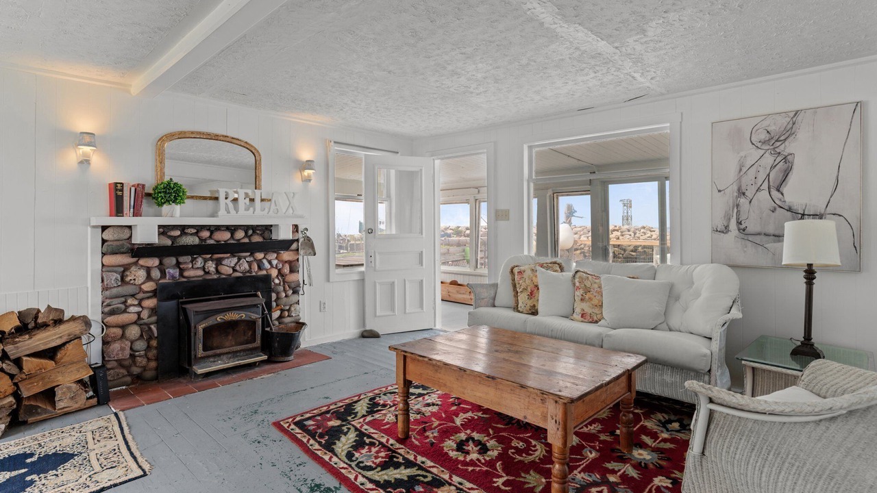 Photo of Livingroom in Harbourville