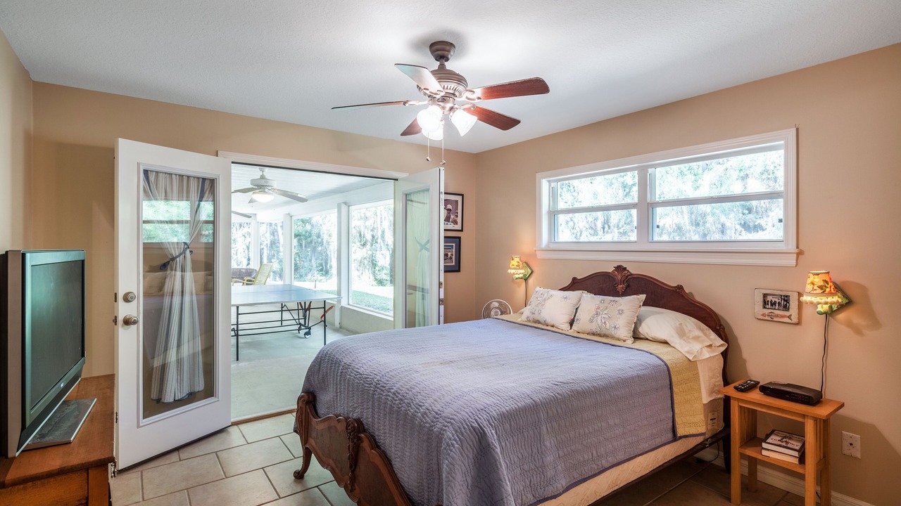 Photo of Bedroom in Putnam Hall