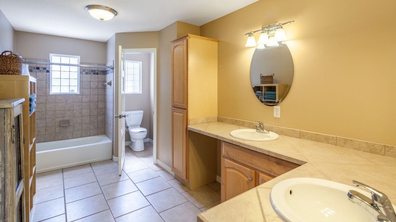 Photo of Bathroom in Putnam Hall