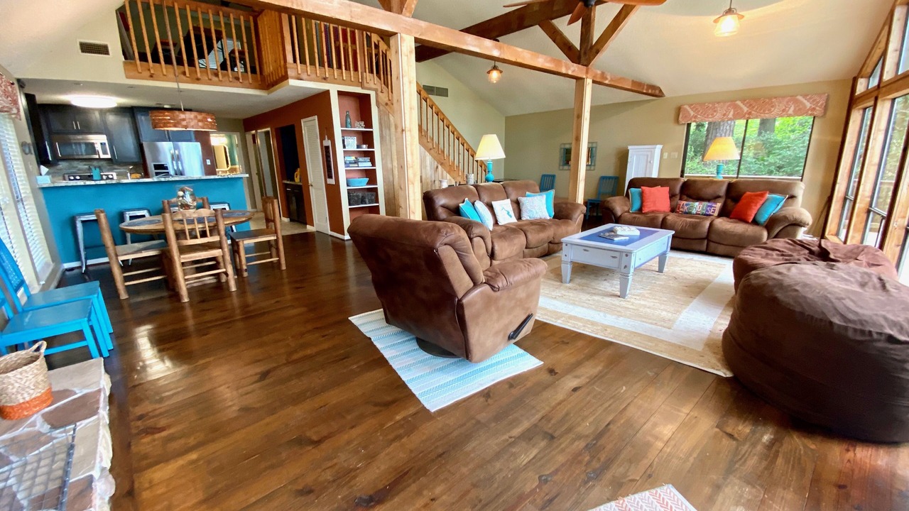 Photo of Livingroom in Pointblank