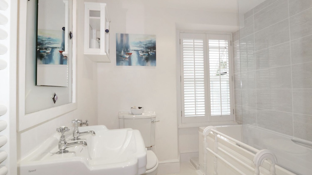 Photo of Bathroom in Crantock