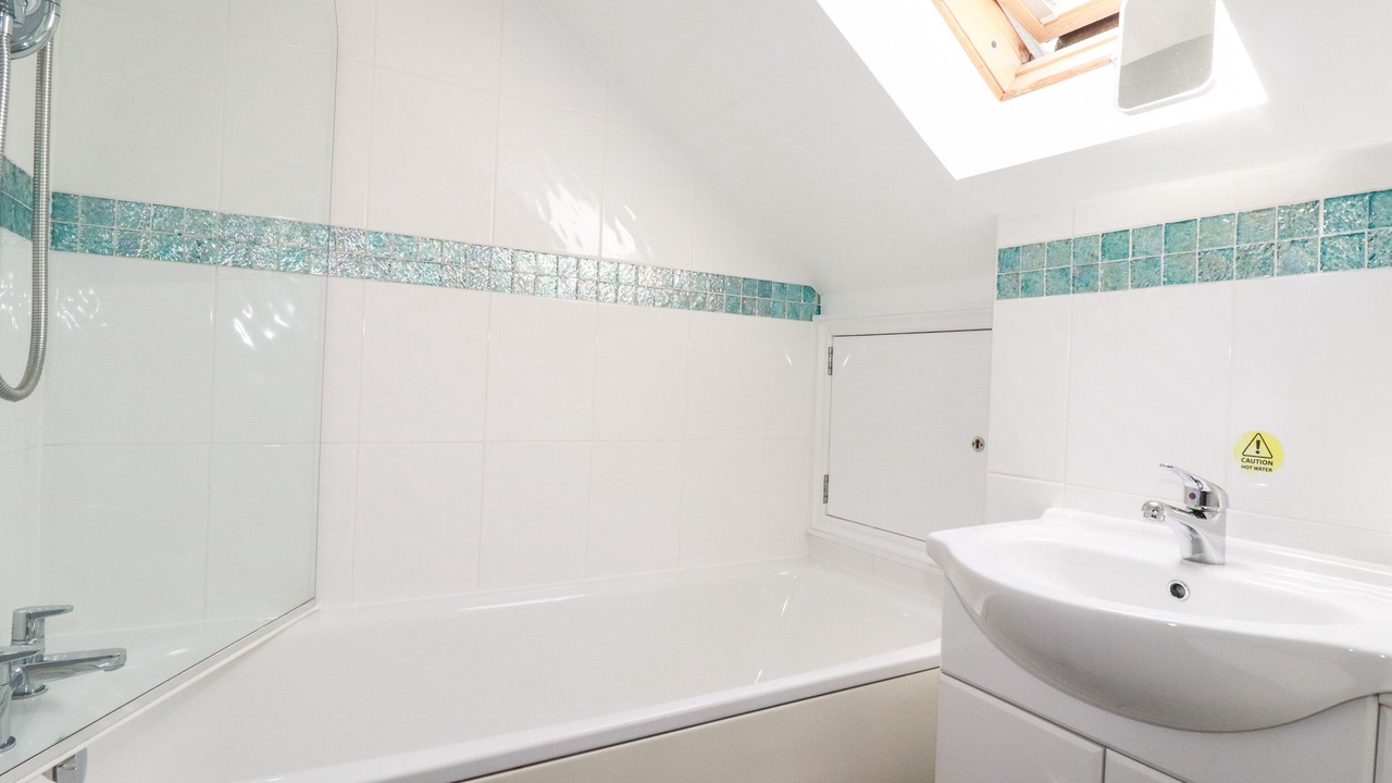 Photo of Bathroom in Crantock