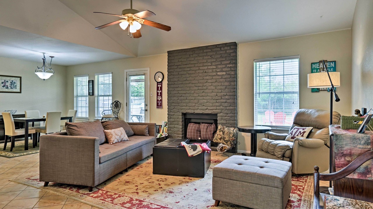 Photo of Livingroom in McQueeney