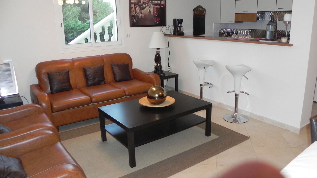 Photo of Livingroom in Gairaut