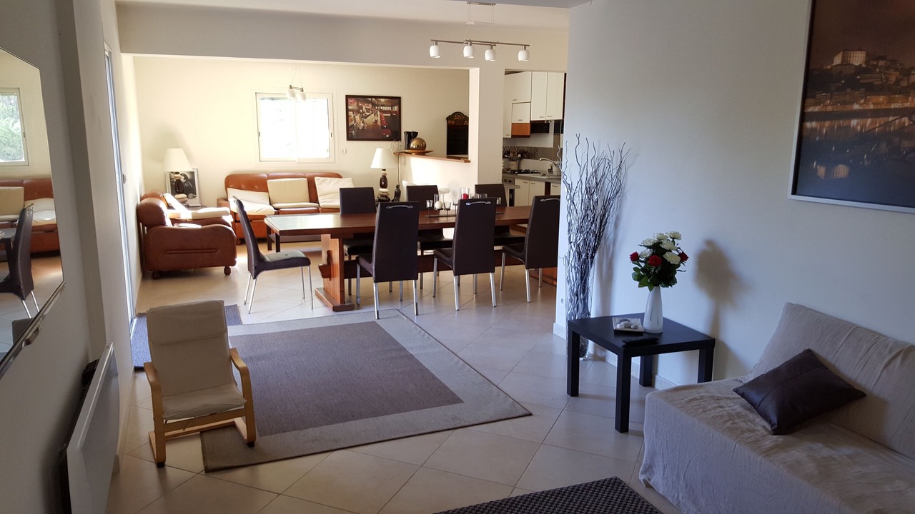 Photo of Livingroom in Gairaut