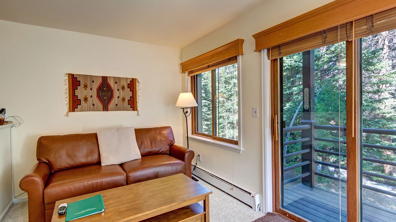 Photo of Livingroom in Four O'Clock