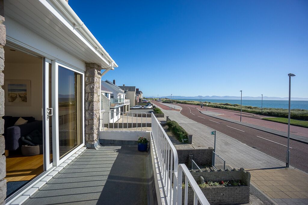 Photo of Patio Balcony in Rhyd-y-clafdy