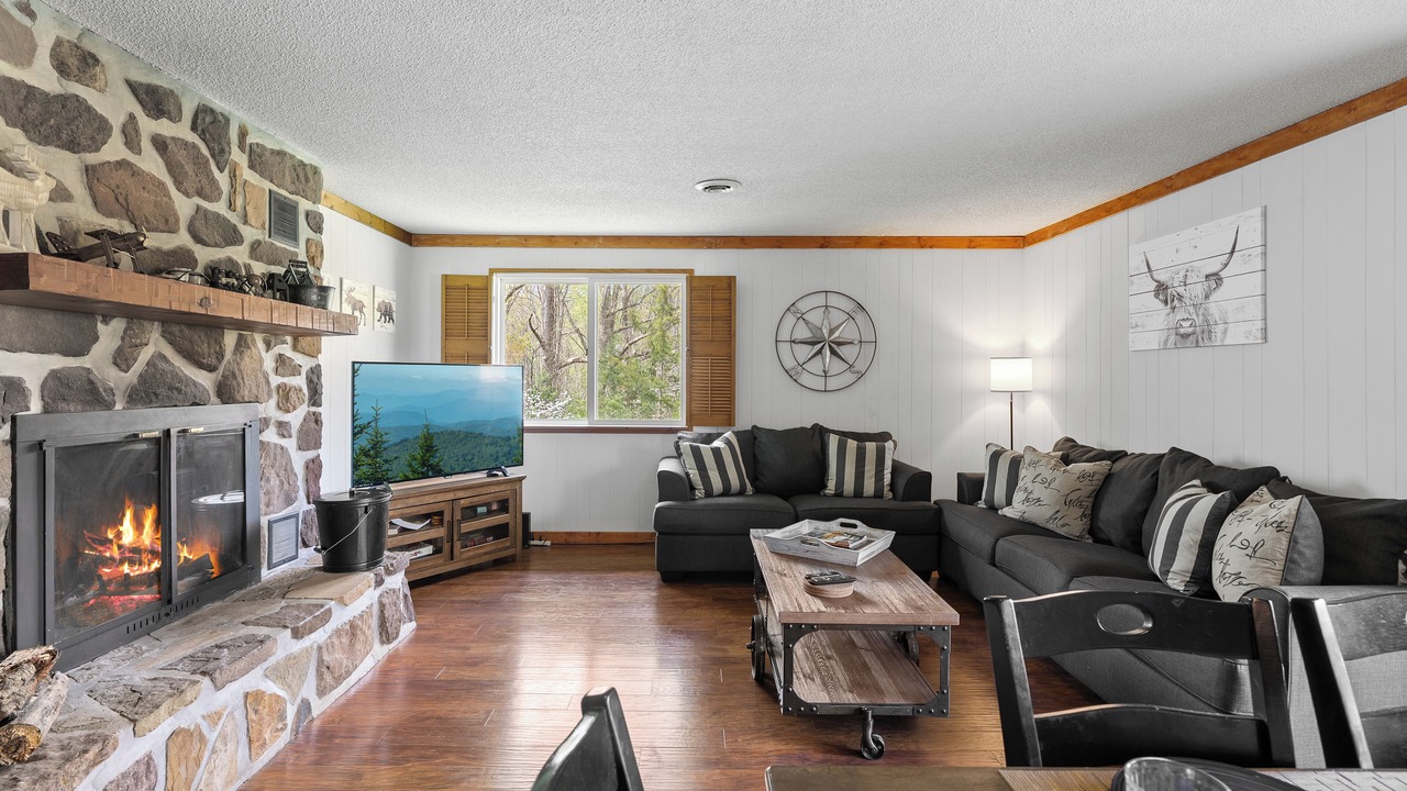 Photo of Livingroom in Pittman Center