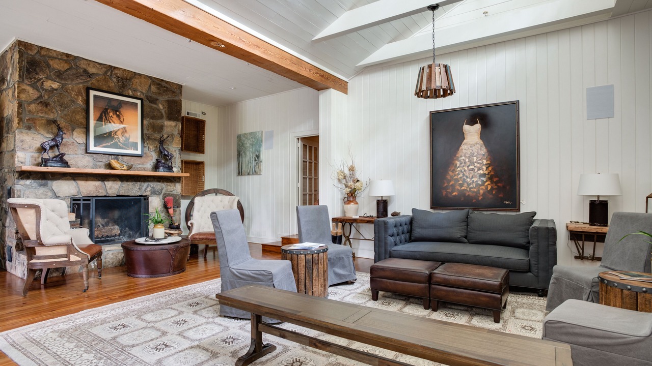 Photo of Livingroom in Lakemont