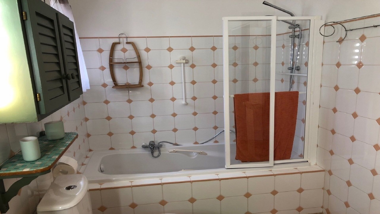 Photo of Bathroom in Flayosc