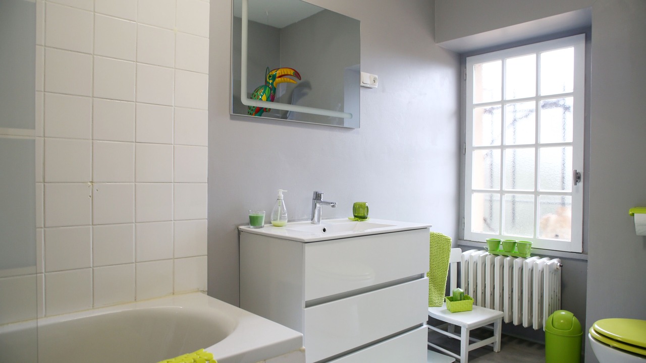 Photo of Bathroom in Juigne-sur-Sarthe