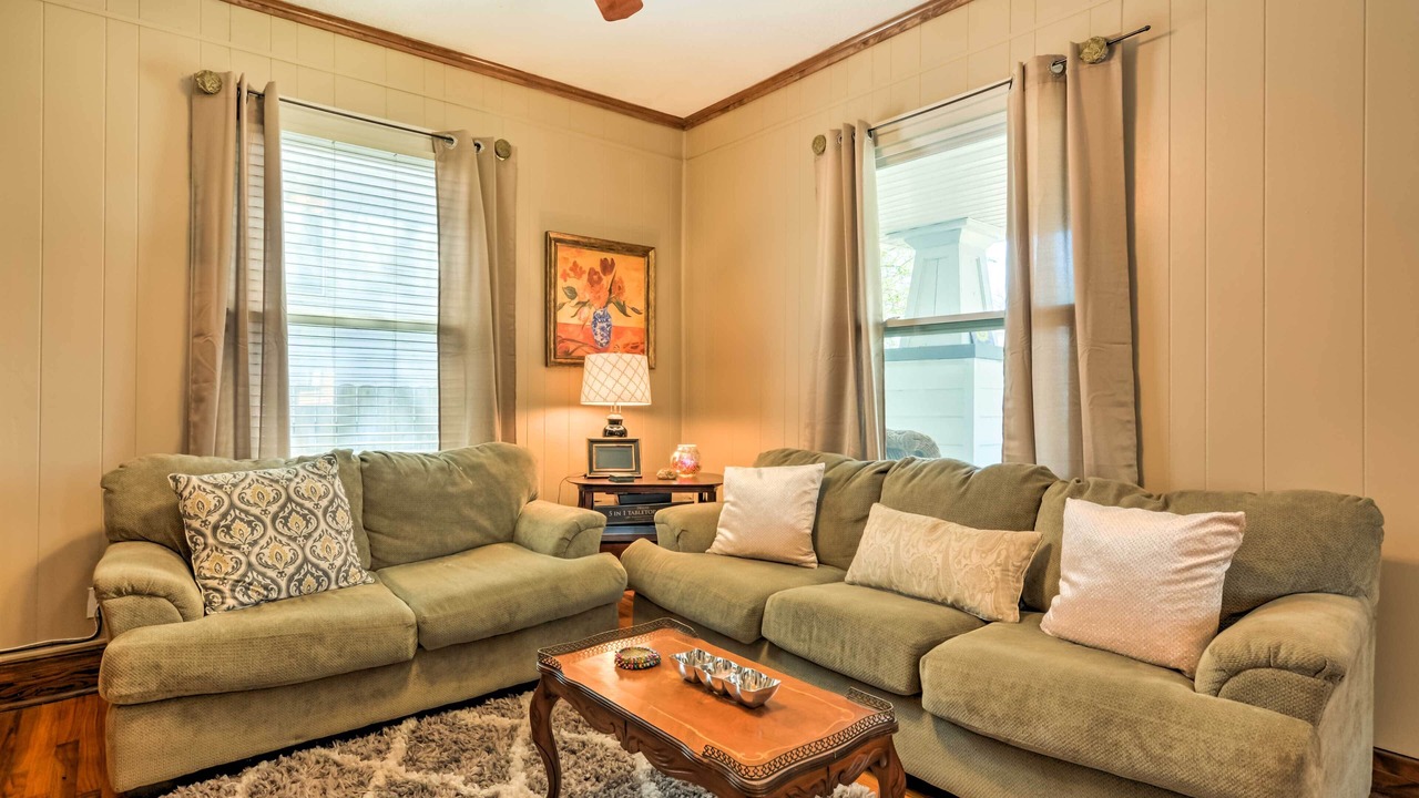 Photo of Livingroom in Bartlesville