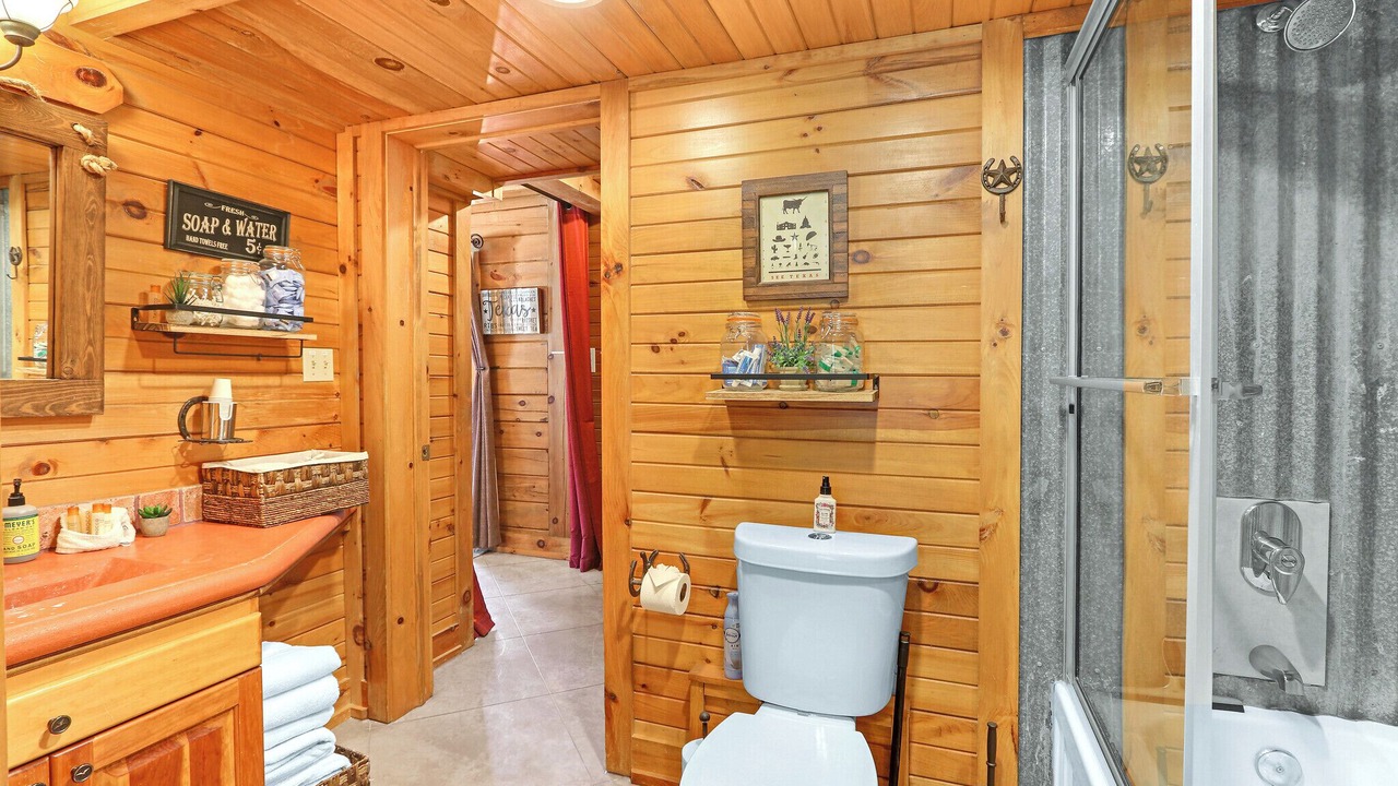 Photo of Bathroom in Blanco