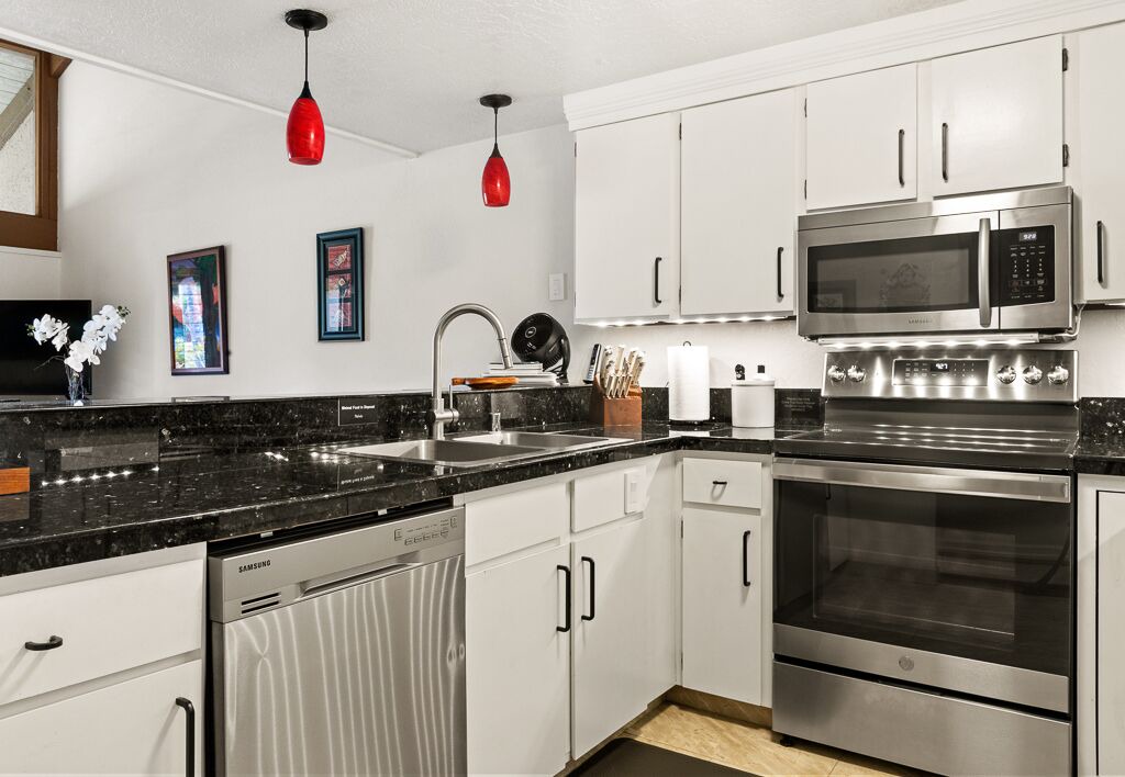 Photo of Kitchen in Waikoloa