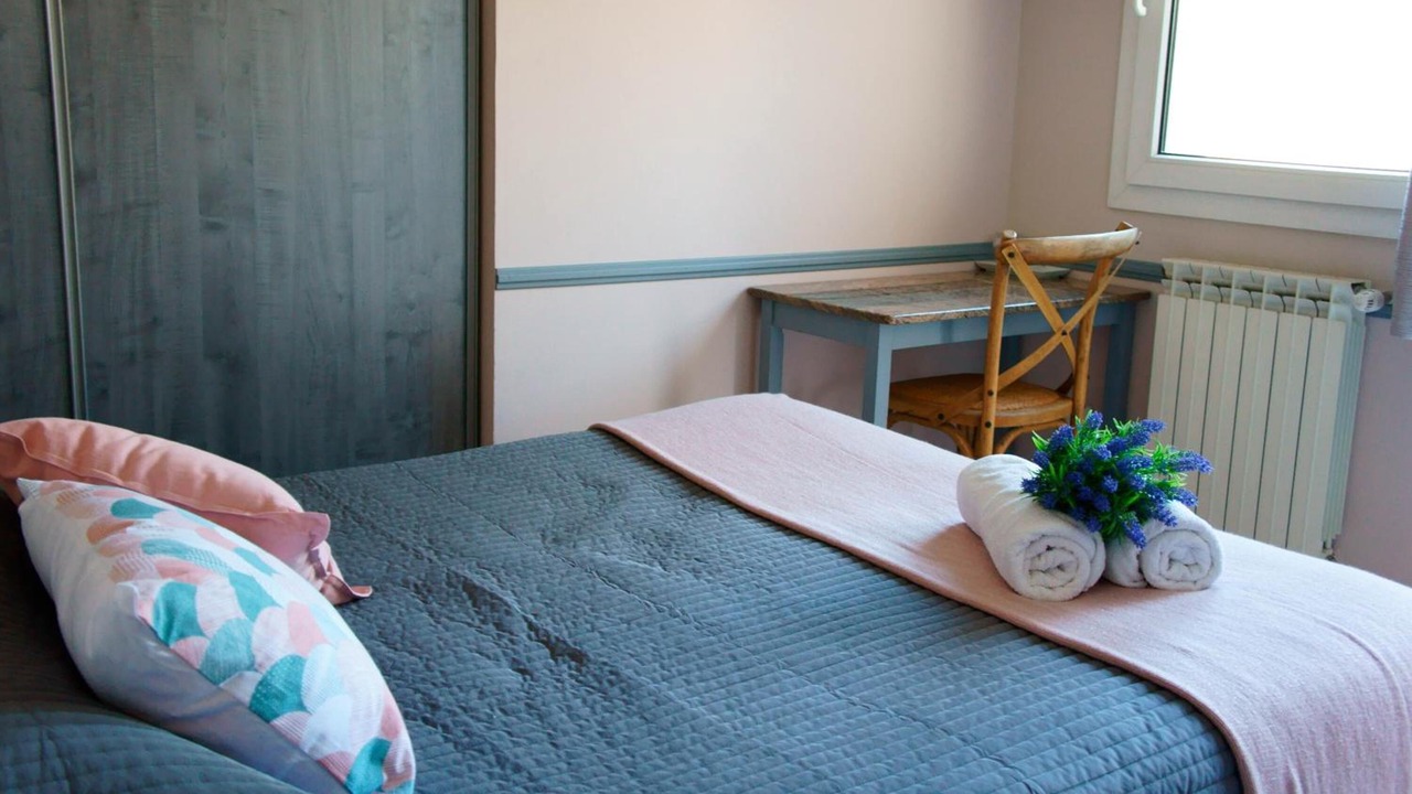 Photo of Bedroom in Loriol-du-Comtat