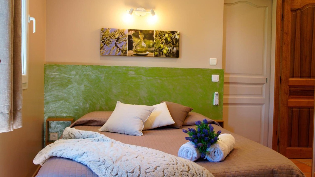 Photo of Bedroom in Loriol-du-Comtat