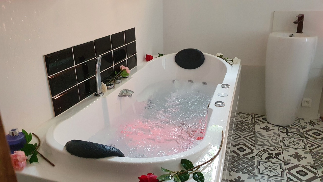 Photo of Bathroom in Rouen City Centre