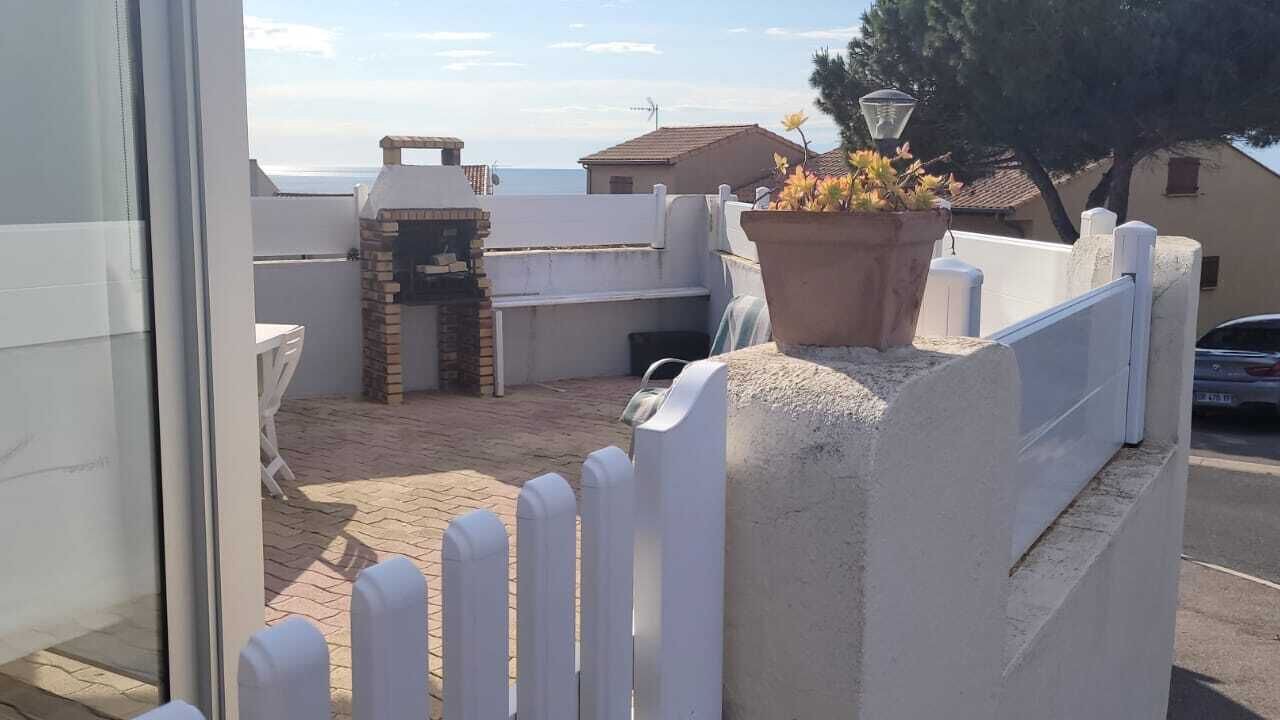 Photo of Patio Balcony in Saint-Pierre-la-Mer