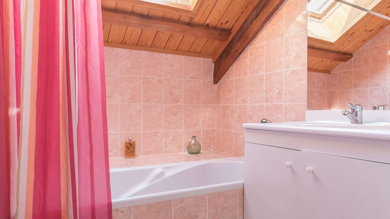 Photo of Bathroom in Puy-Saint-Pierre
