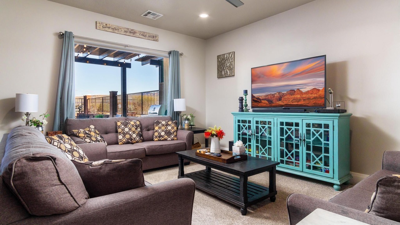 Photo of Livingroom in Hurricane