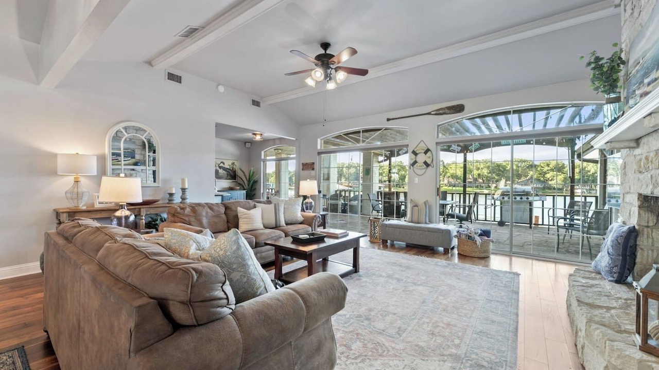Photo of Livingroom in Enchanted Oaks