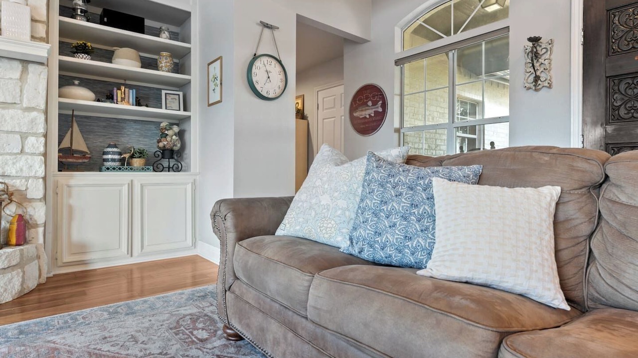 Photo of Livingroom in Enchanted Oaks