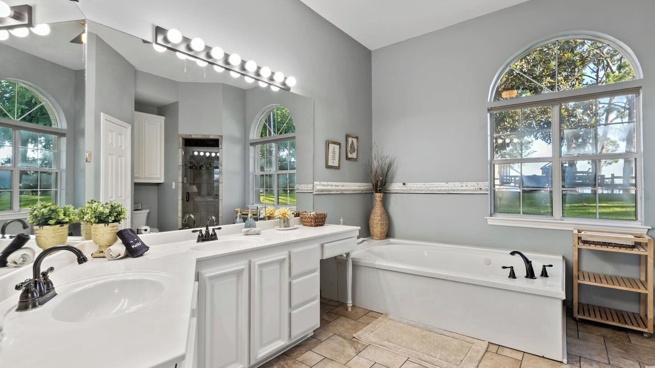 Photo of Bathroom in Enchanted Oaks