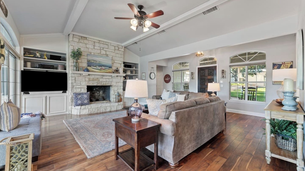 Photo of Livingroom in Enchanted Oaks