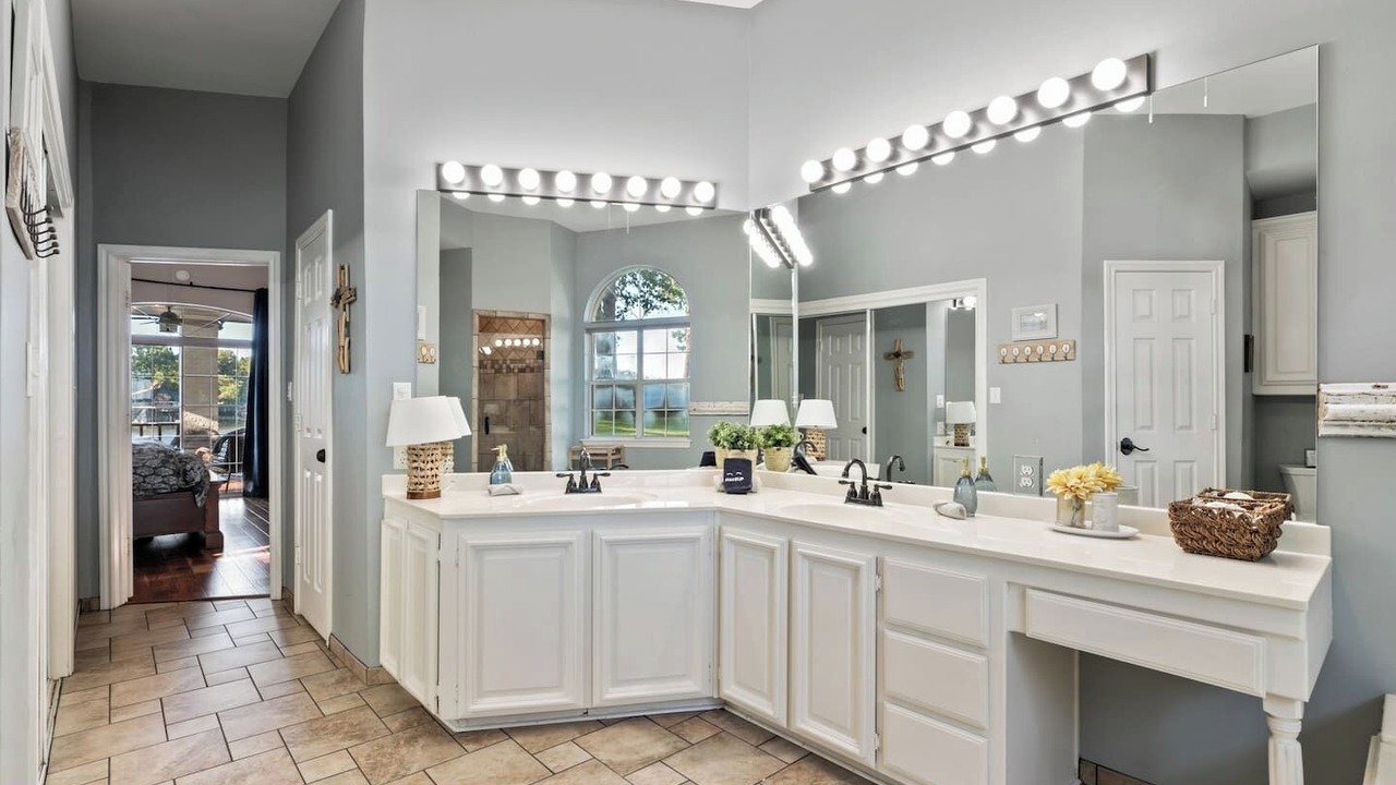 Photo of Bathroom in Enchanted Oaks