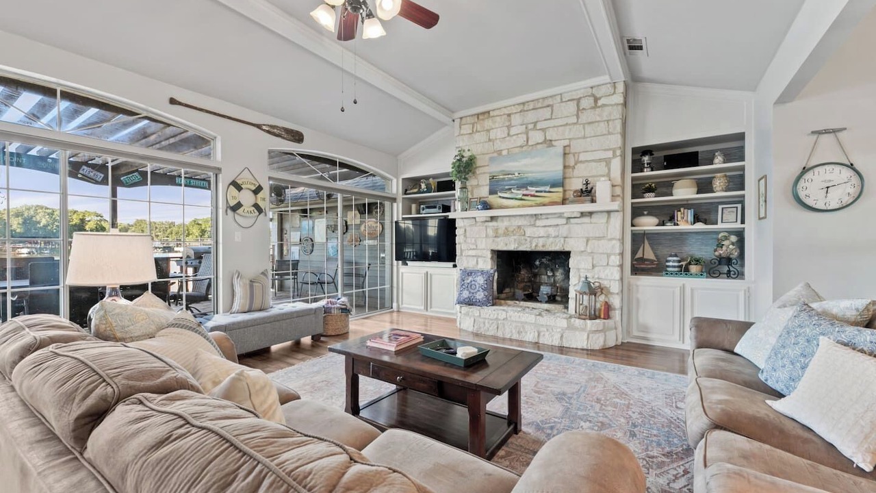 Photo of Livingroom in Enchanted Oaks
