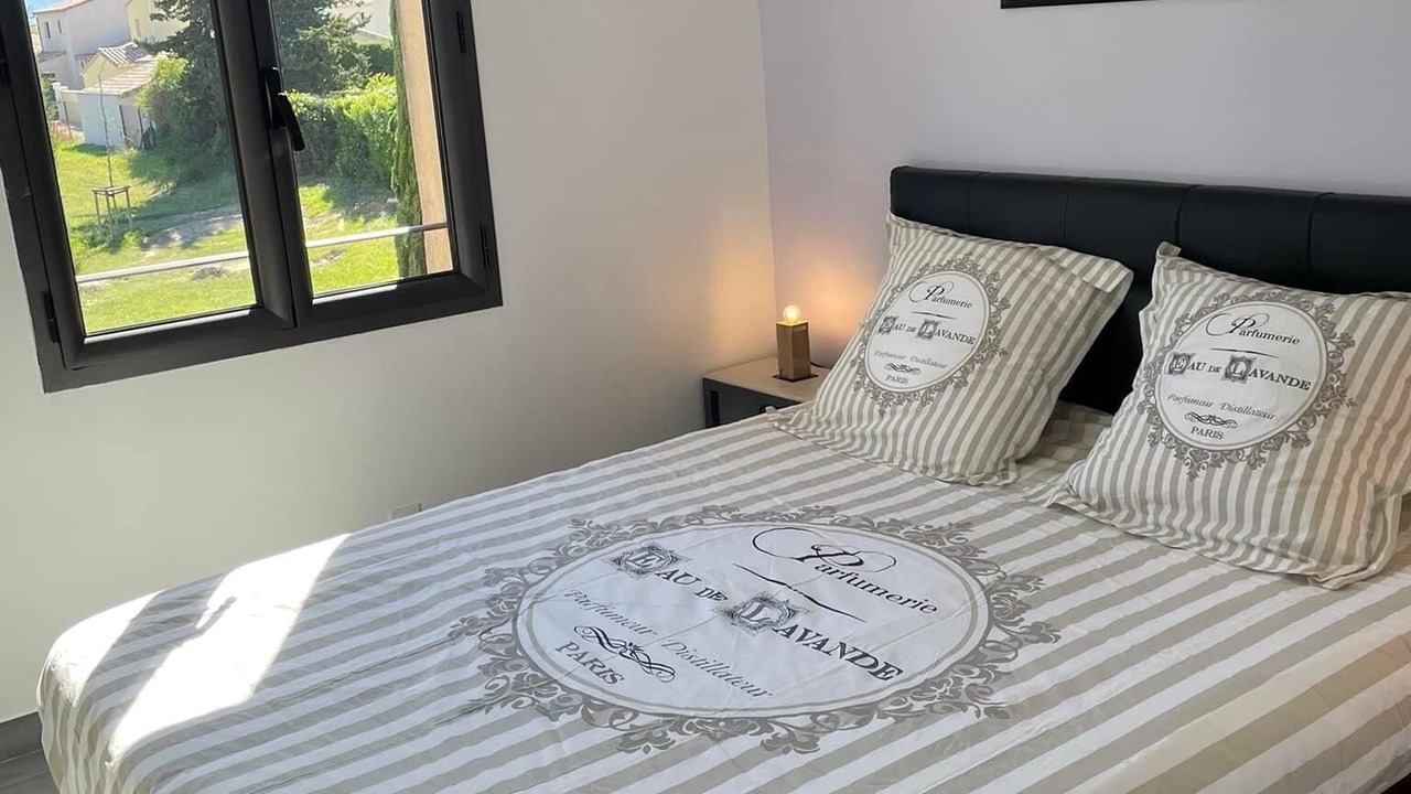 Photo of Bedroom in Camaret-sur-Aigues
