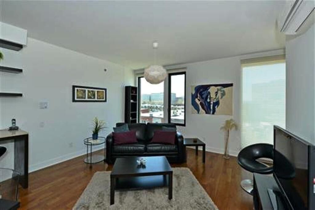 Photo of Livingroom in La Petite-Patrie