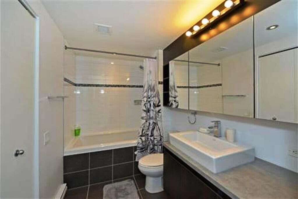 Photo of Bathroom in La Petite-Patrie