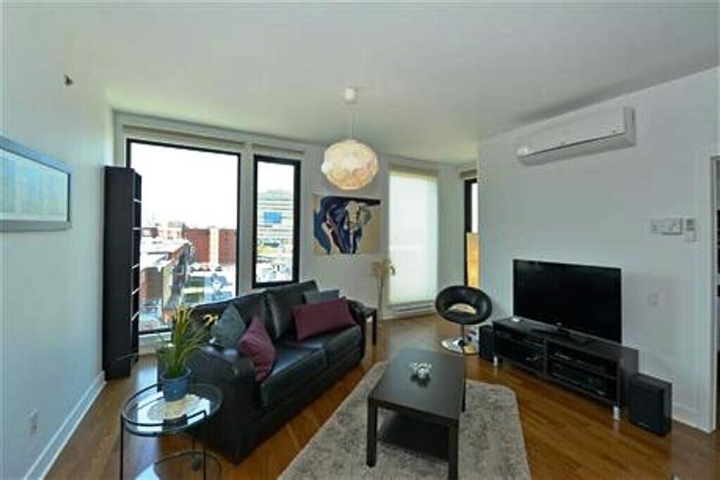 Photo of Livingroom in La Petite-Patrie