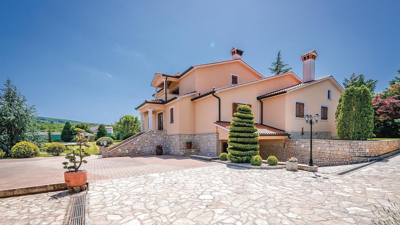 Photo of Outdoor in Rogocana