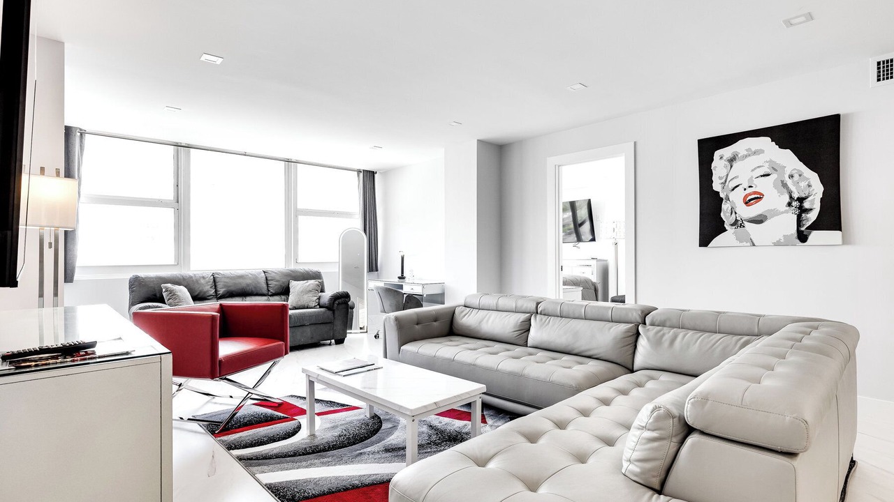 Photo of Livingroom in Galt Mile